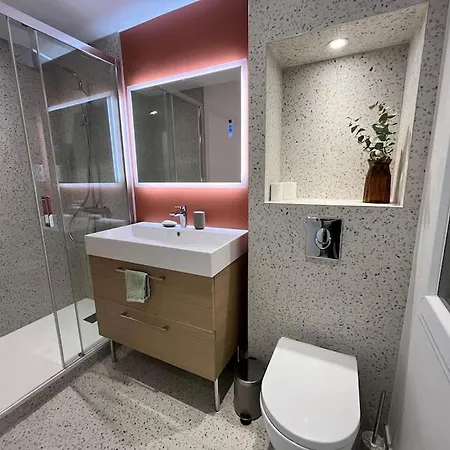 アパート 2 Bedroom With Ac