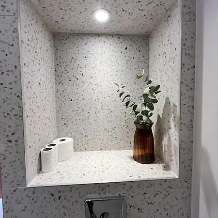 Apartment 2 Bedroom With Ac